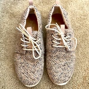 Toms tennis shoes